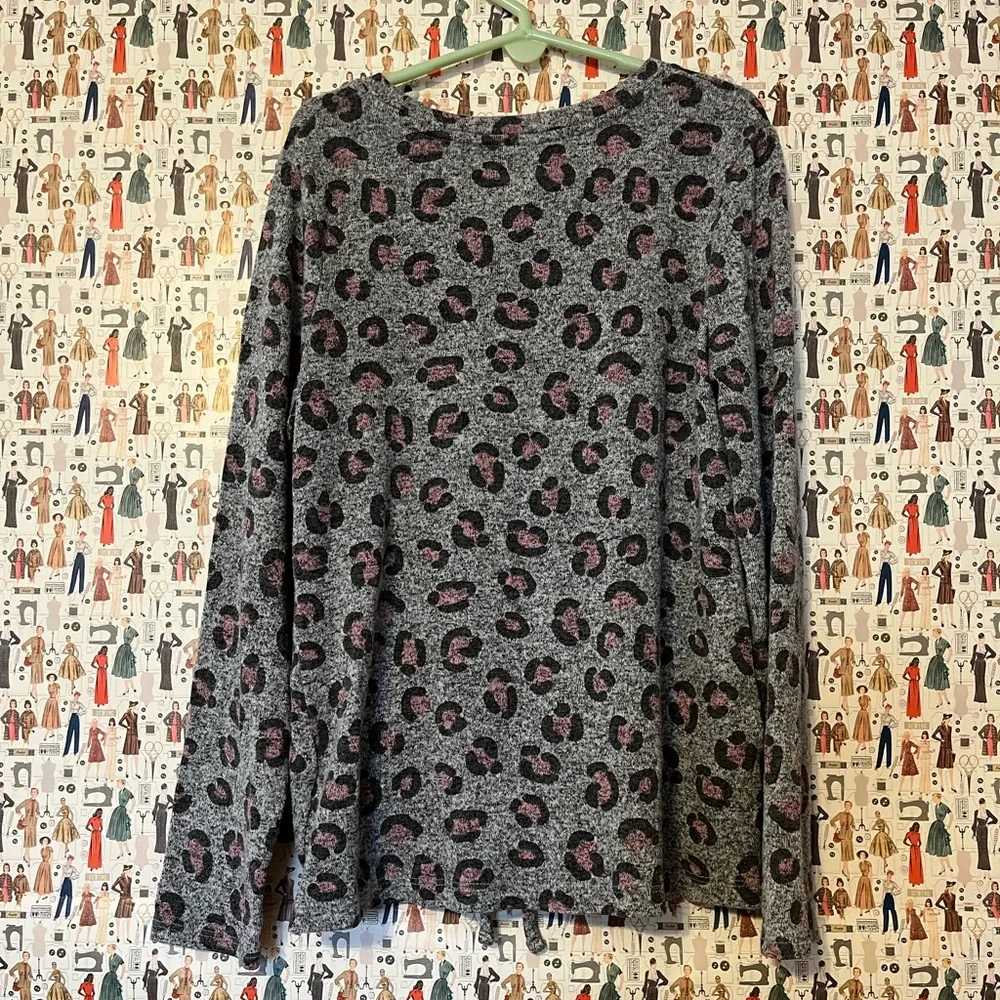 Cat & Jack top 🖤 - Picture 2 of 5